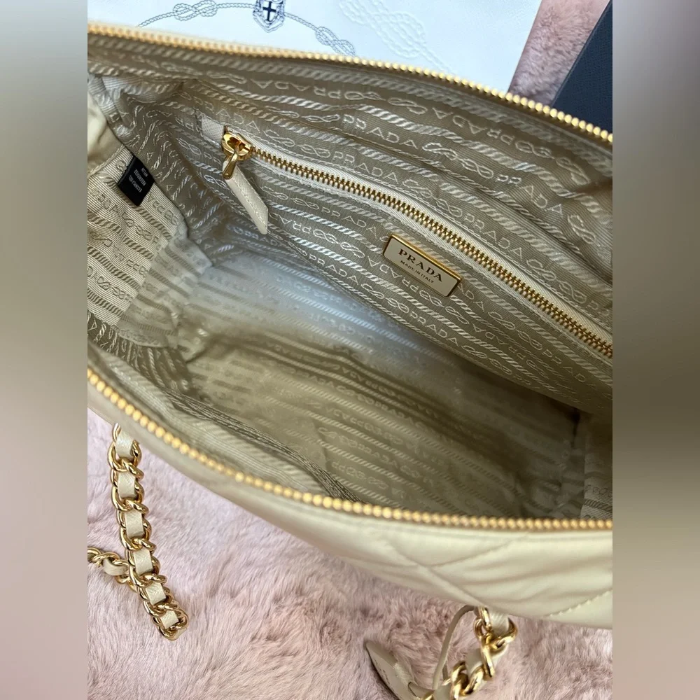 Prada Cream Quilted shoulder Bag with Gold Chain - Picture 8 of 13